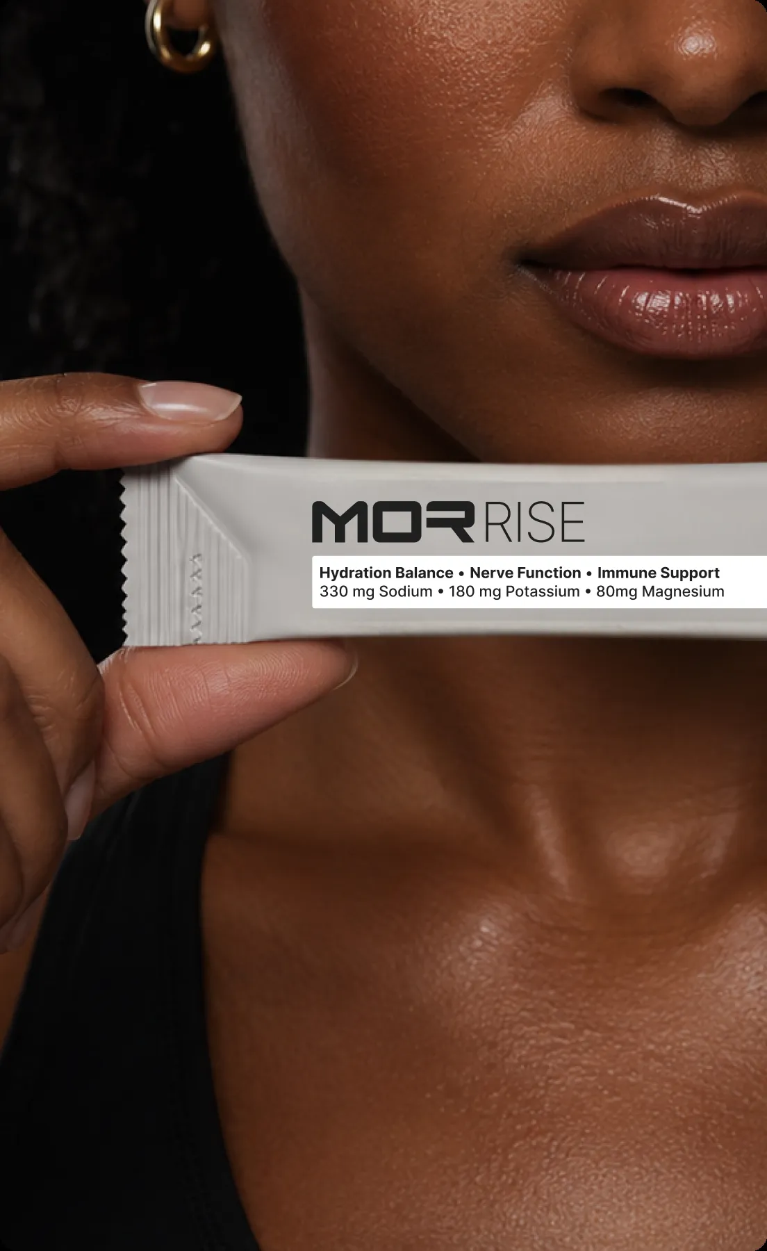 Woman holding a Mor Rise hydration sachet